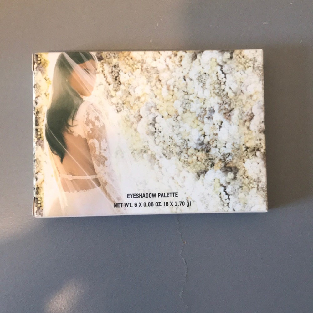KWW BEAUTY MRS. WEST EYESHADOW PALETTE🖤